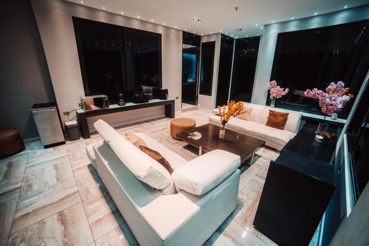 1Million Luxury Suites Medellin Exterior photo
