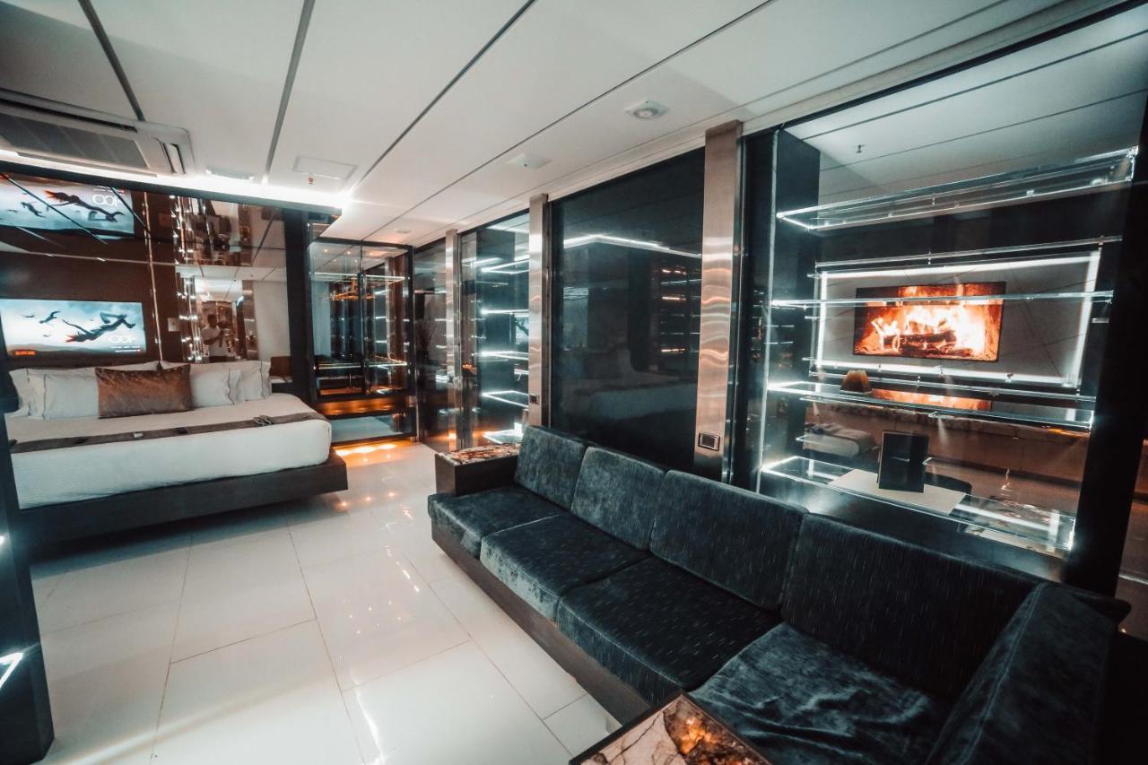 1Million Luxury Suites Medellin Exterior photo