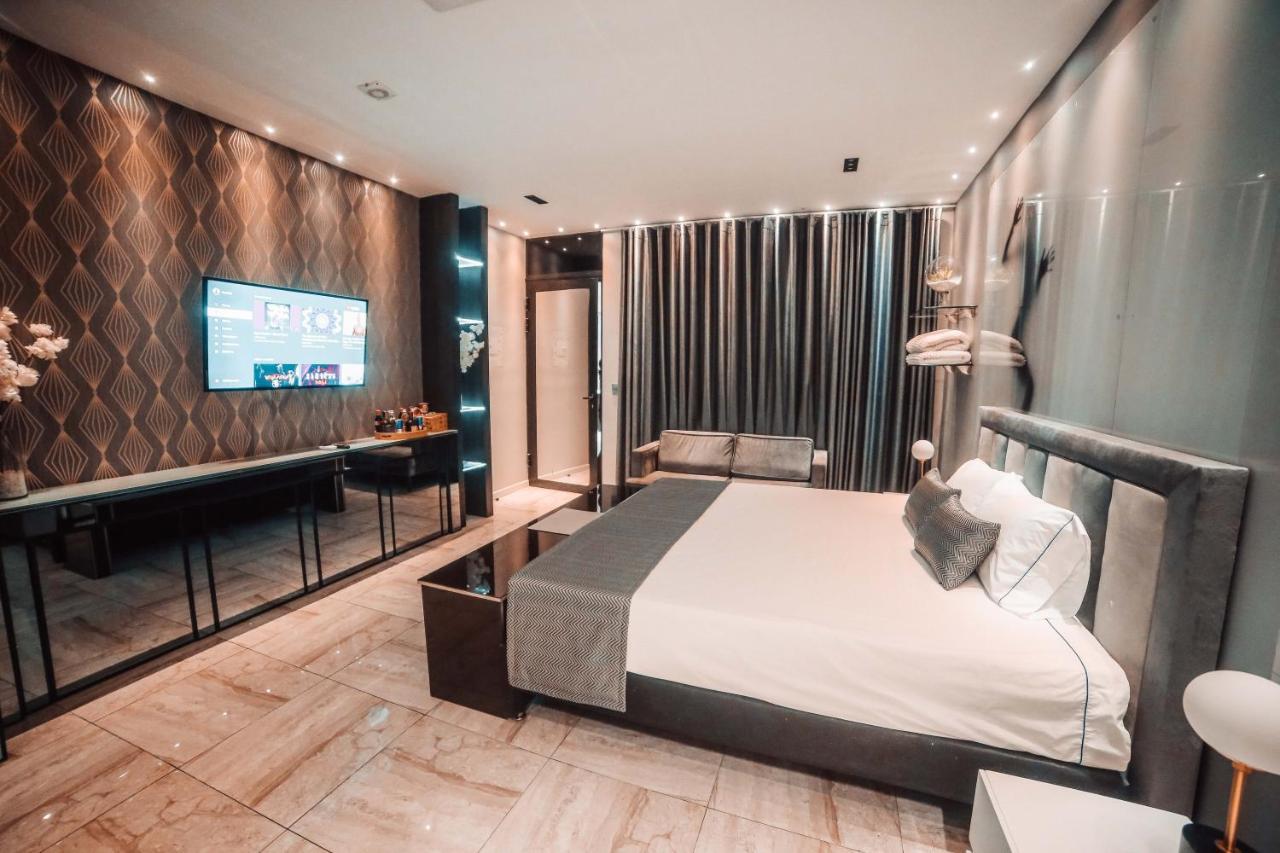1Million Luxury Suites Medellin Exterior photo