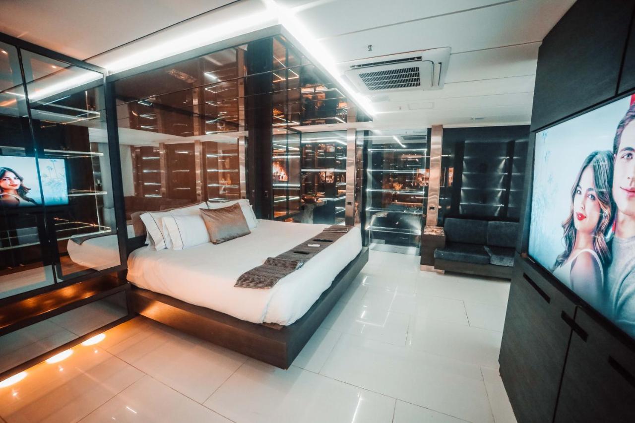 1Million Luxury Suites Medellin Exterior photo