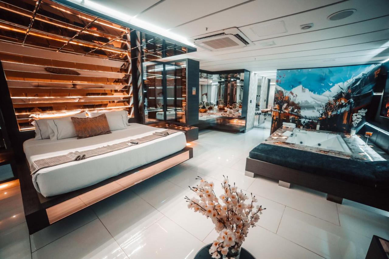 1Million Luxury Suites Medellin Exterior photo