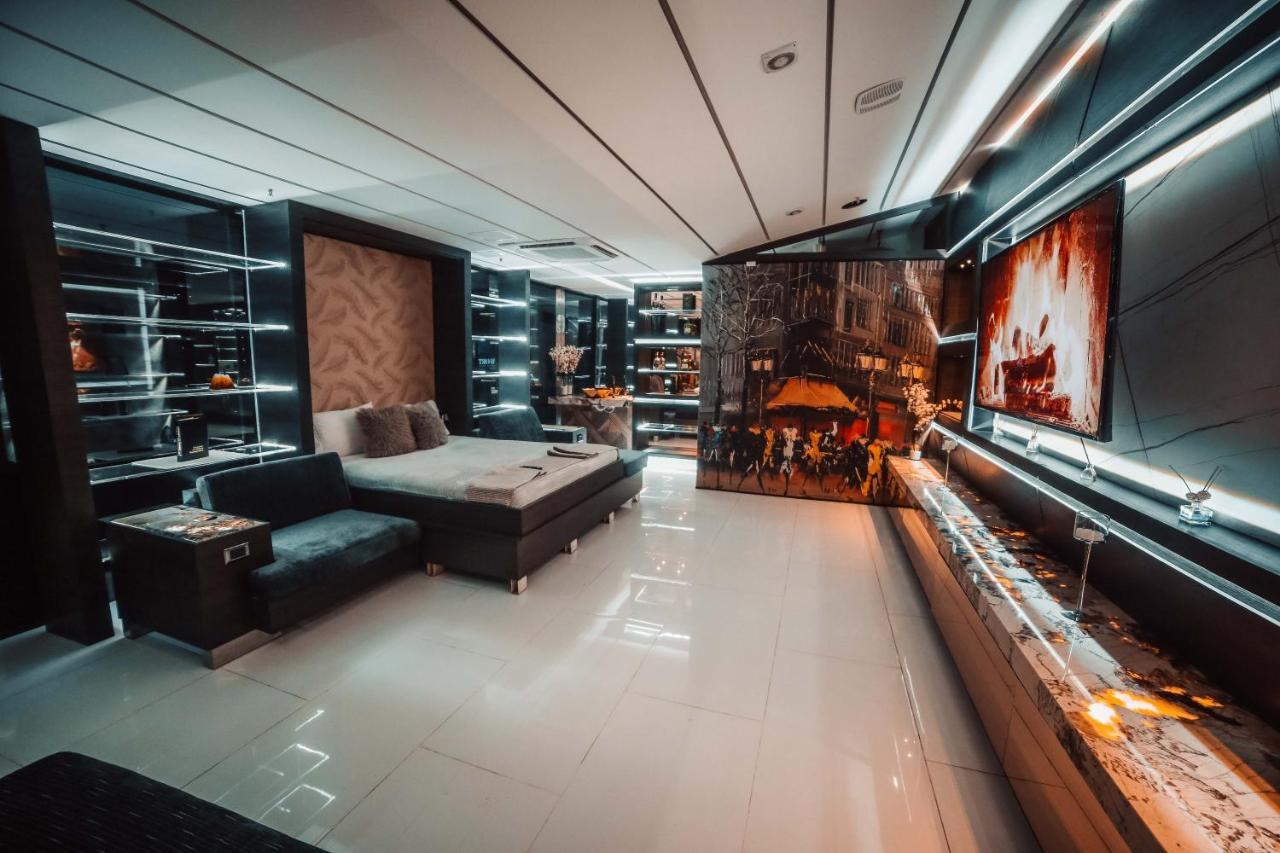 1Million Luxury Suites Medellin Exterior photo