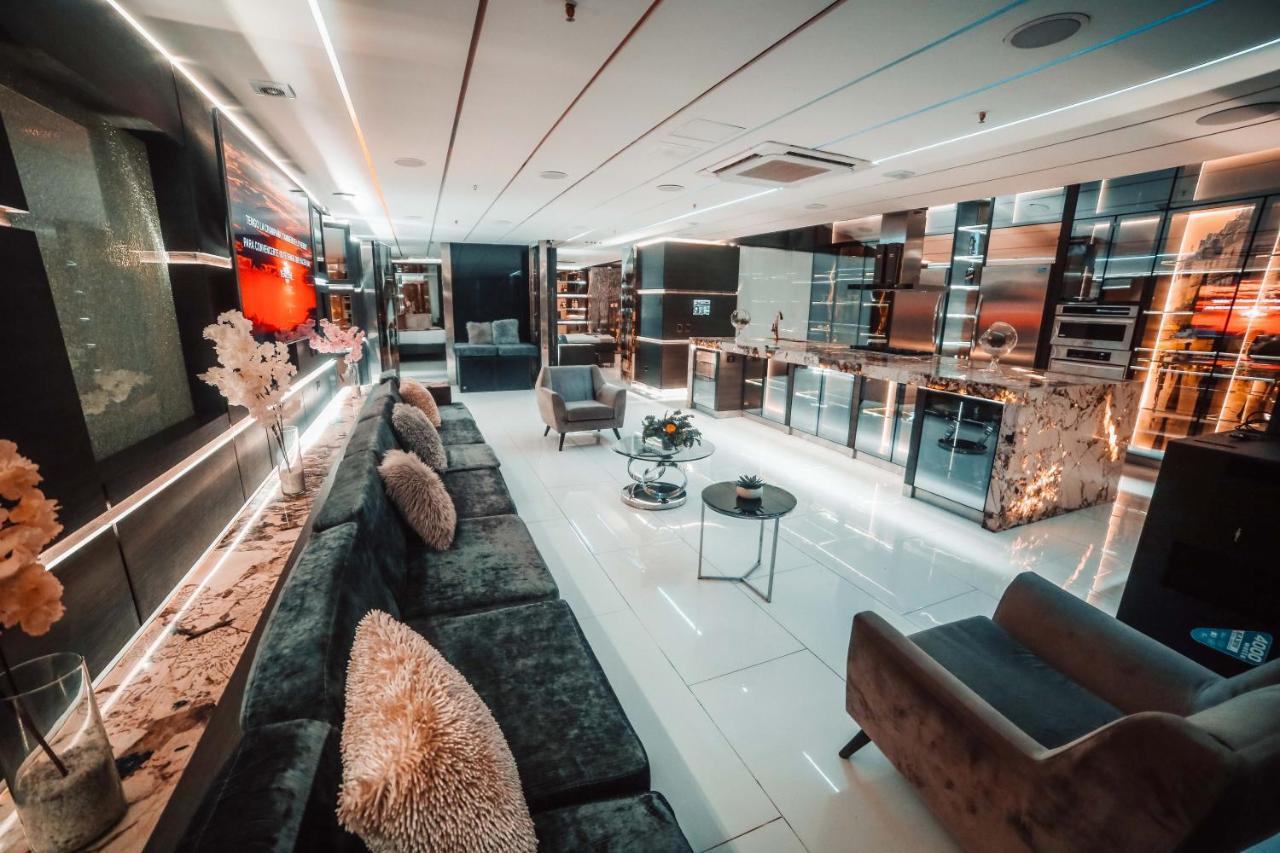 1Million Luxury Suites Medellin Exterior photo