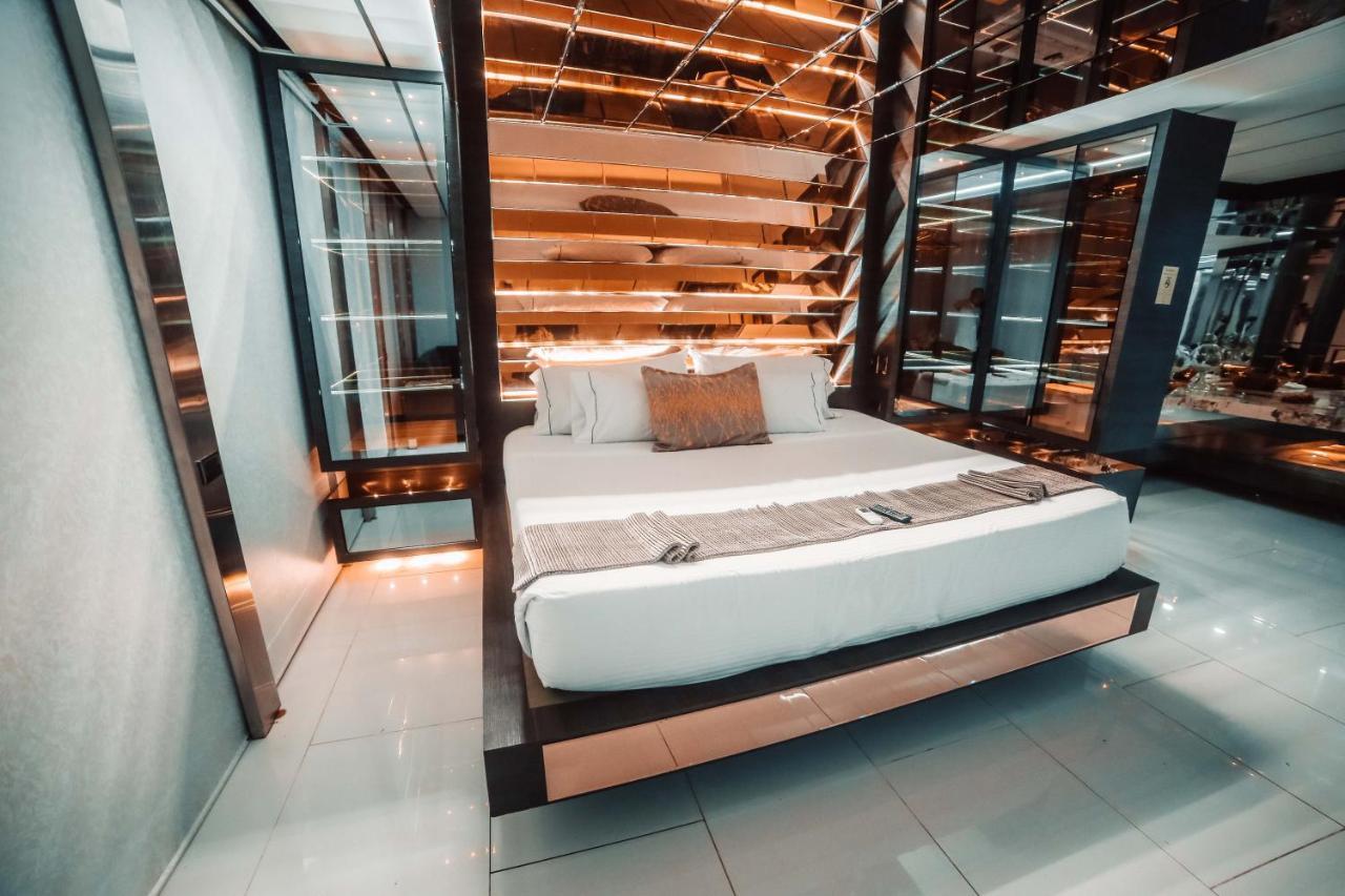 1Million Luxury Suites Medellin Exterior photo