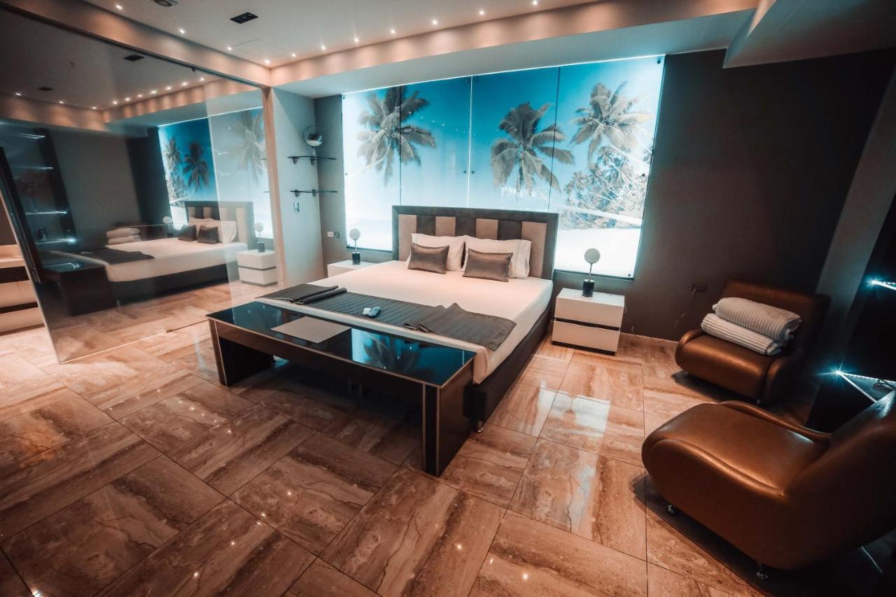 1Million Luxury Suites Medellin Exterior photo