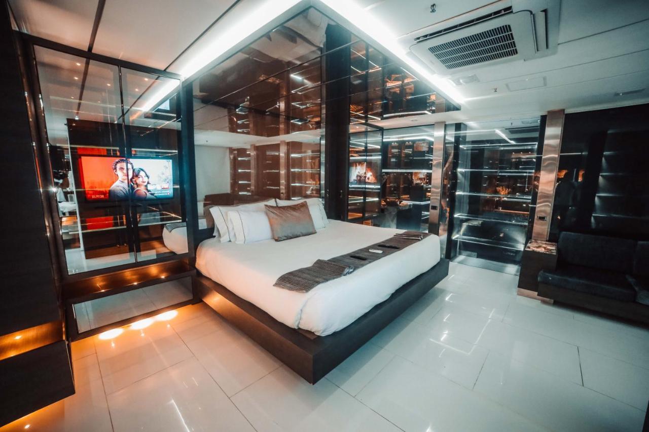1Million Luxury Suites Medellin Exterior photo