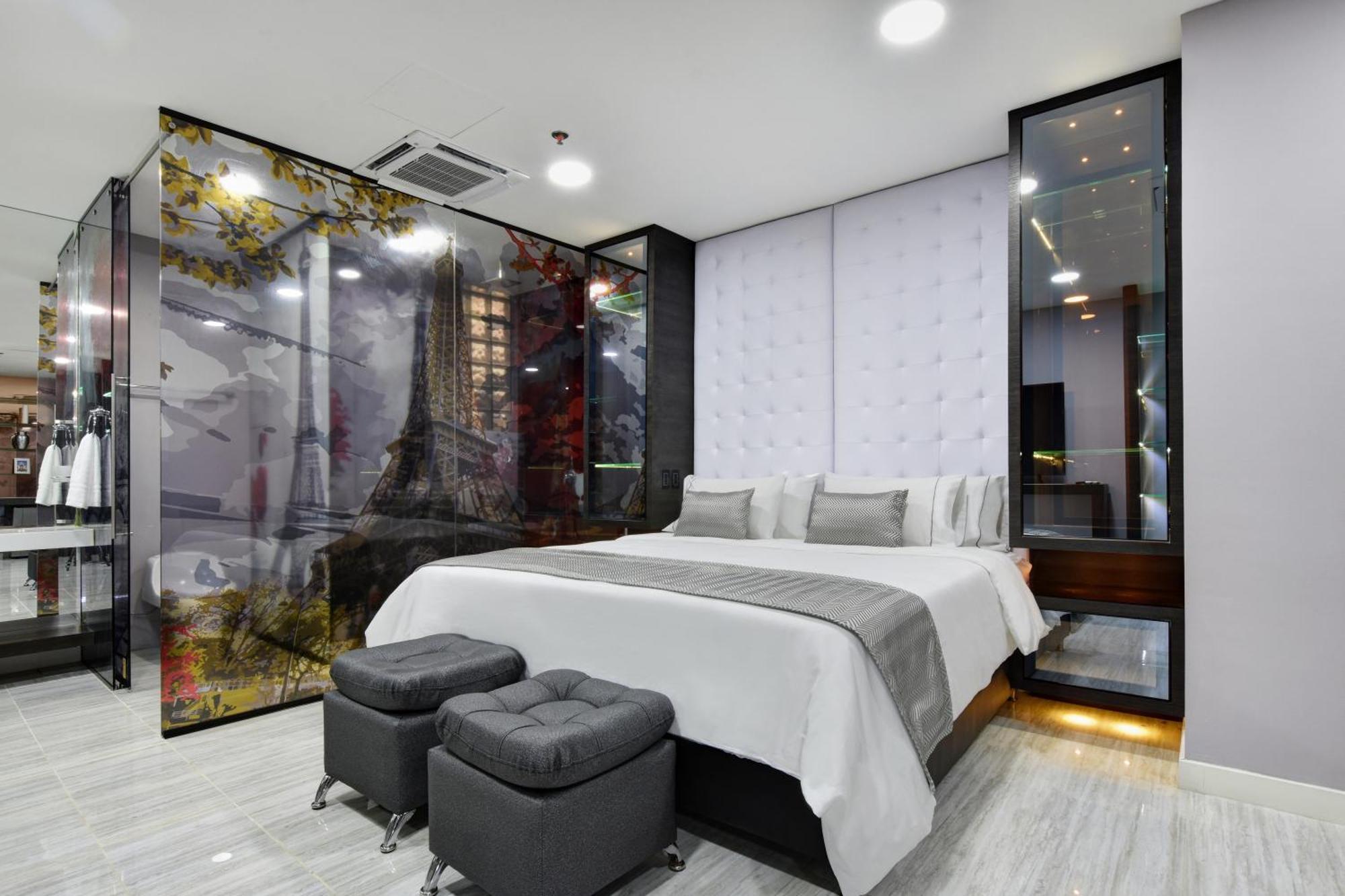 1Million Luxury Suites Medellin Exterior photo