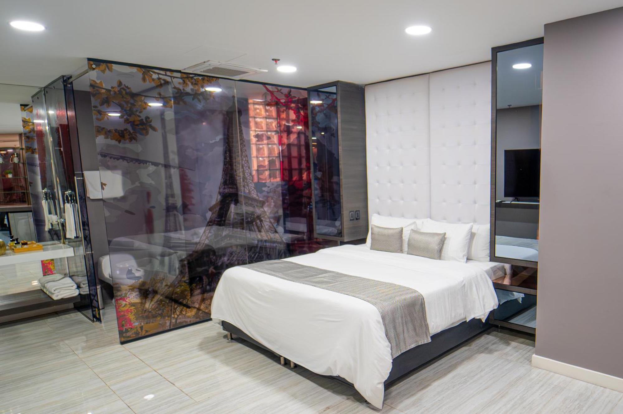 1Million Luxury Suites Medellin Exterior photo