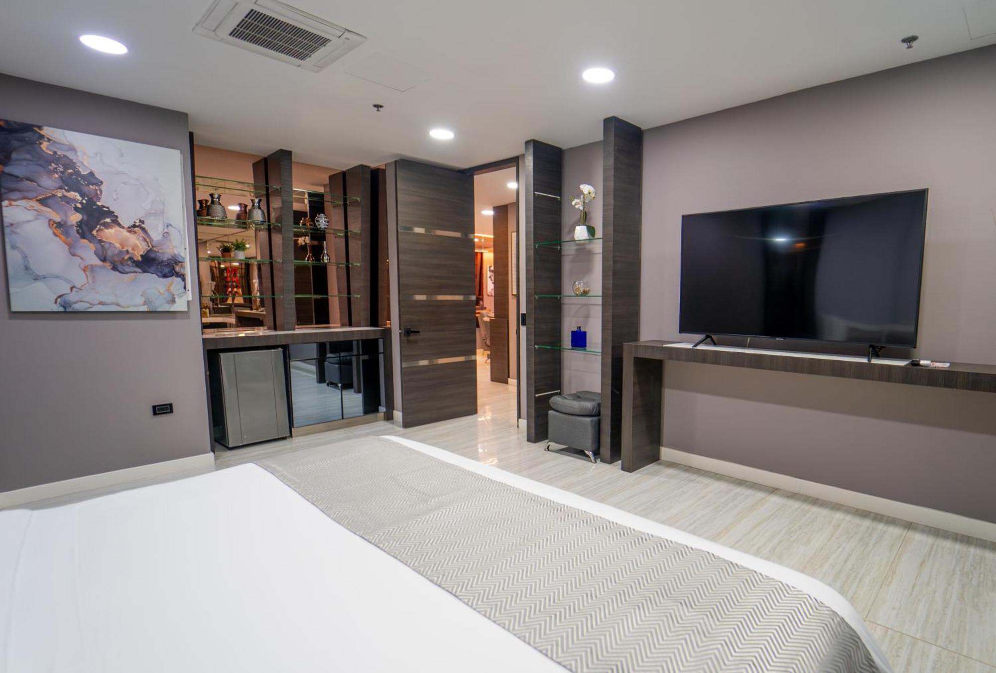1Million Luxury Suites Medellin Exterior photo