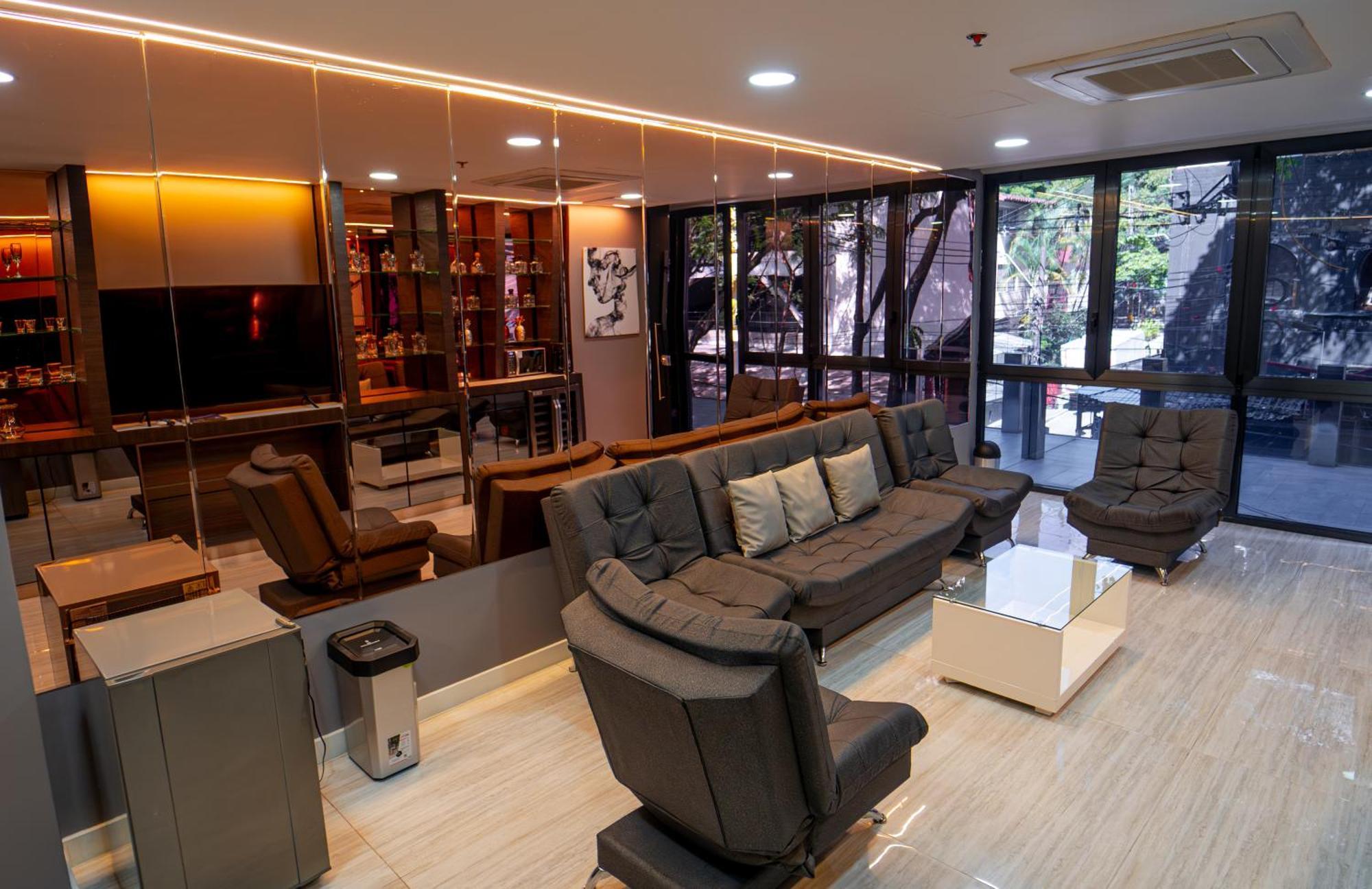 1Million Luxury Suites Medellin Exterior photo