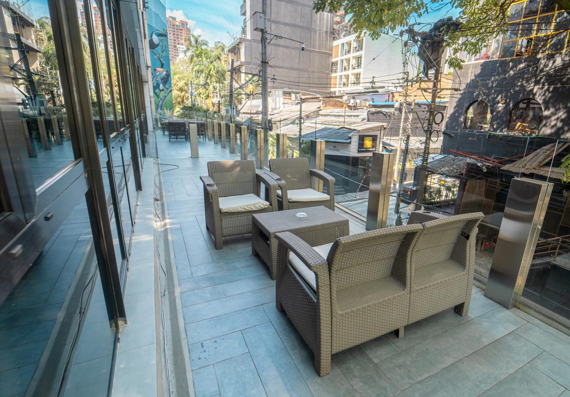 1Million Luxury Suites Medellin Exterior photo